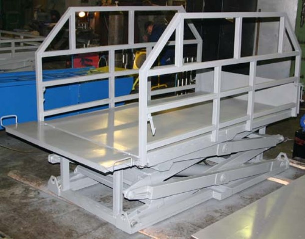 Подъемный стол г/п 1.5 т, платформа 1.8 х 1.8 м